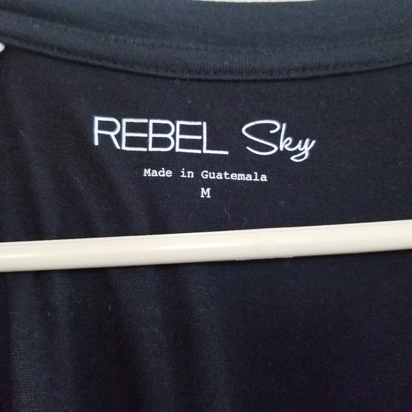 Rebel Sky Black V-Neck Tank Size Medium - Picture 3 of 6